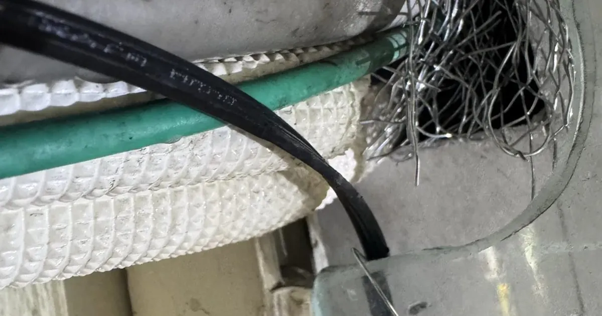 老鼠沿冷氣管線進屋、咬破電線，管線孔一個一個封起來
