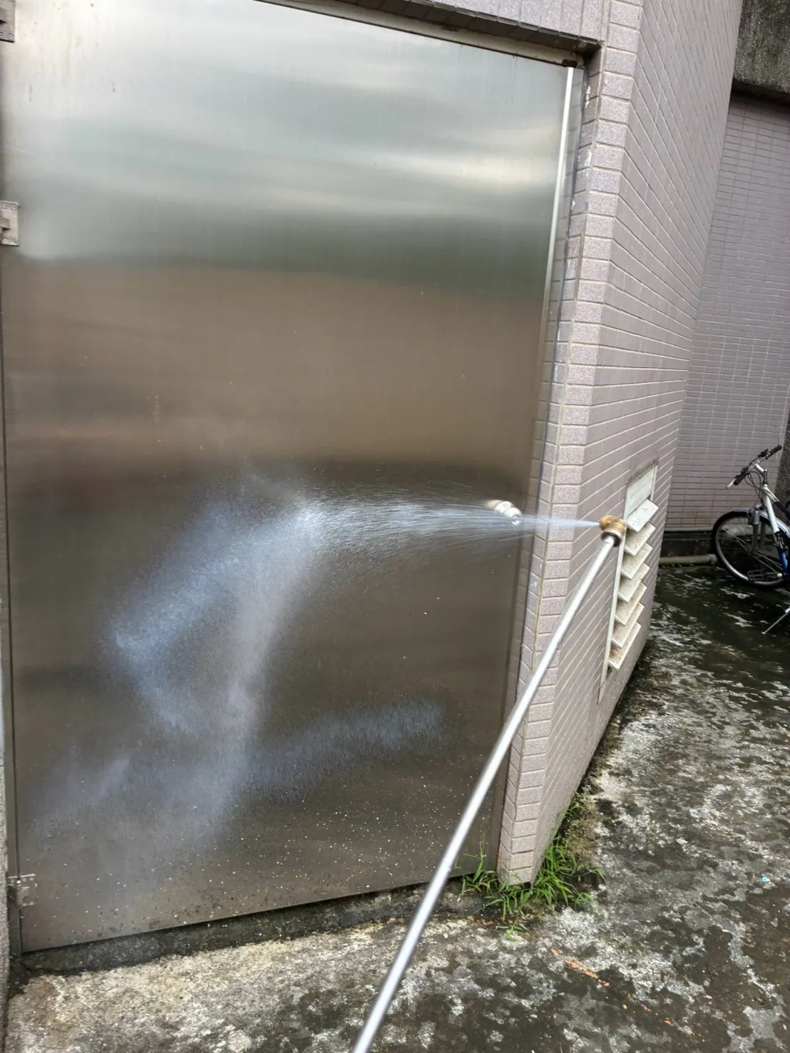 後門不鏽鋼門板與門下縫處理