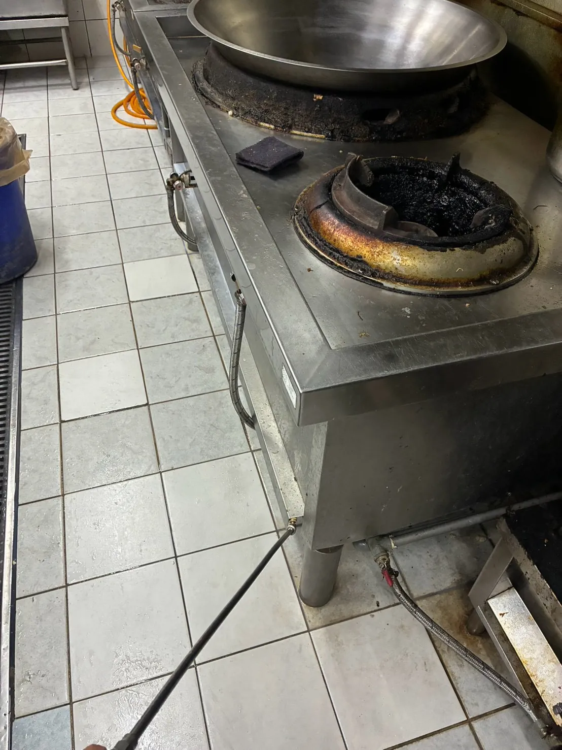 業者用長噴桿處理照護機構廚房炒爐底部