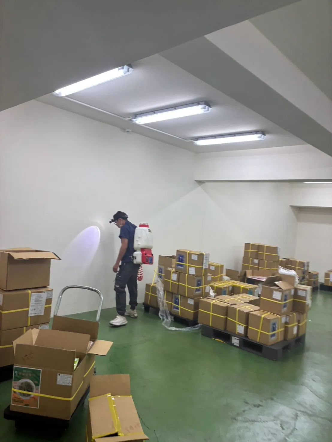 食品廠倉庫紙箱貨堆周邊消毒