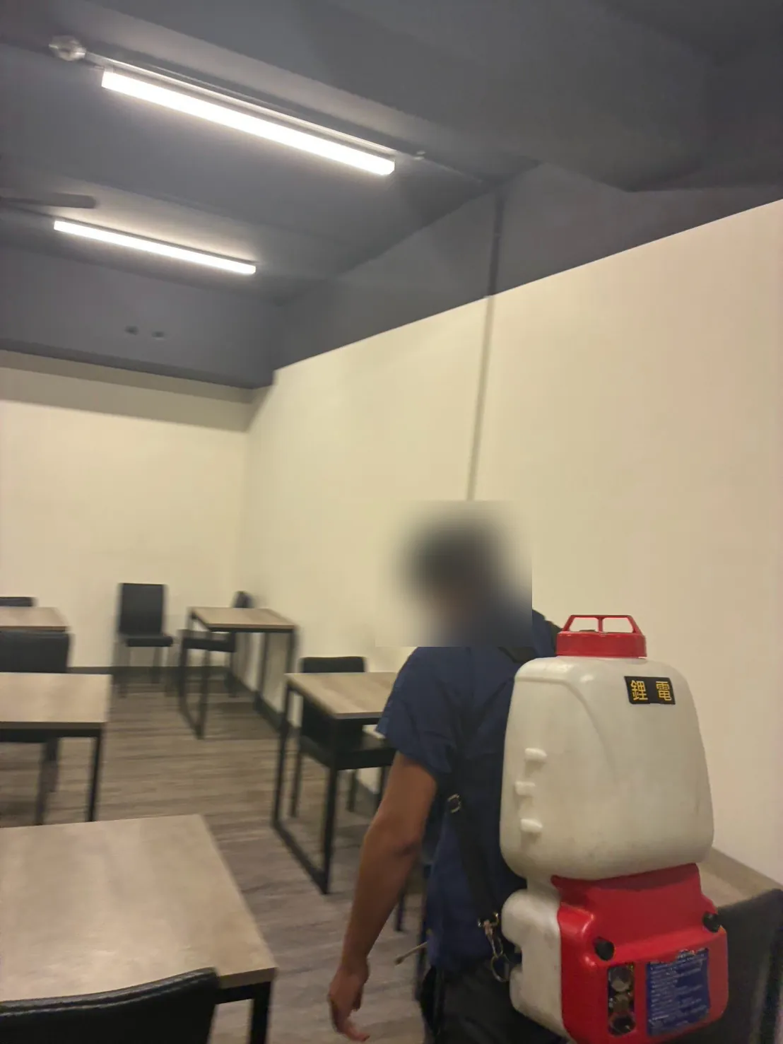 食品廠員工餐廳餐桌區消毒