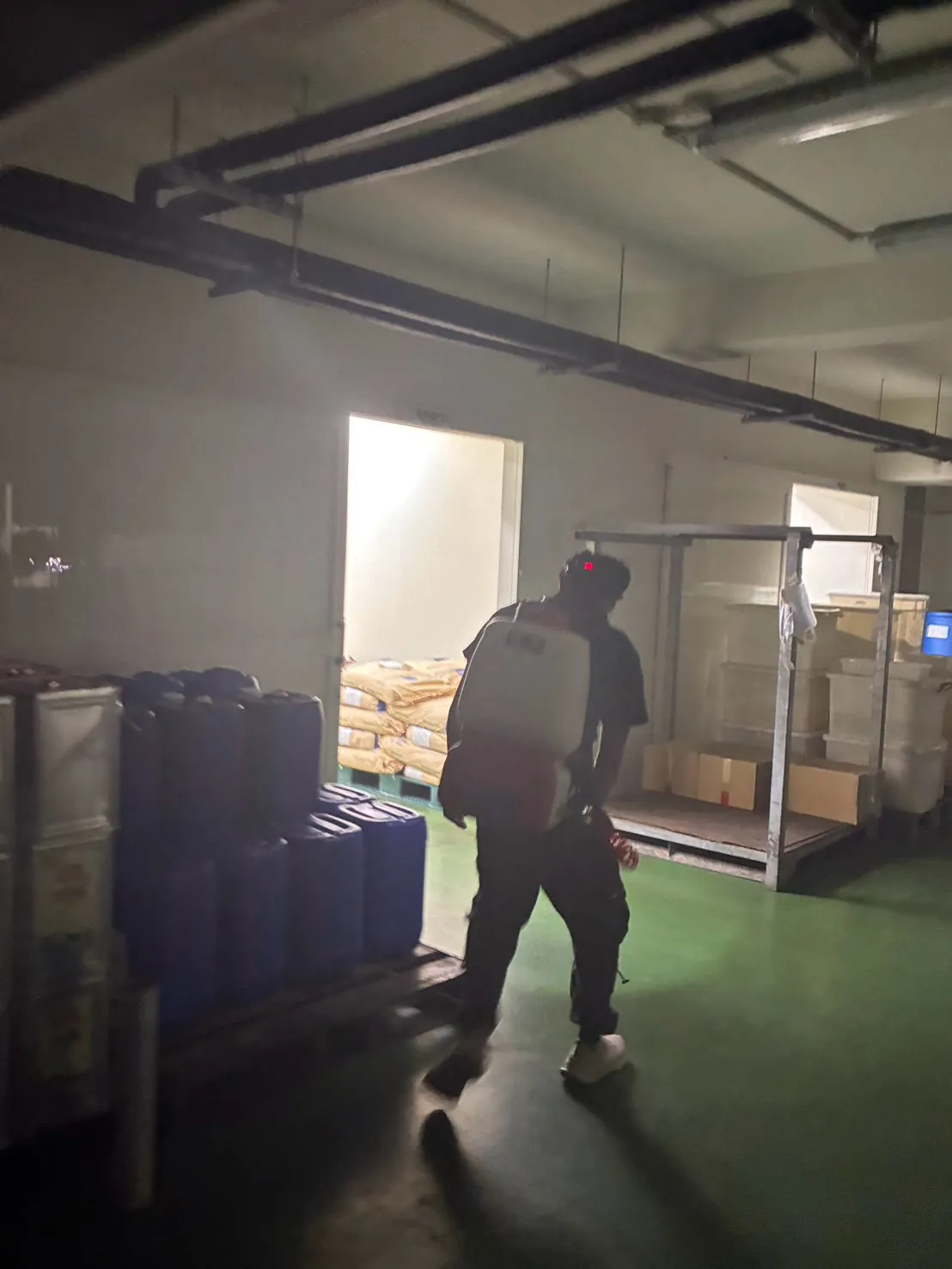 食品廠桶裝物料存放區消毒