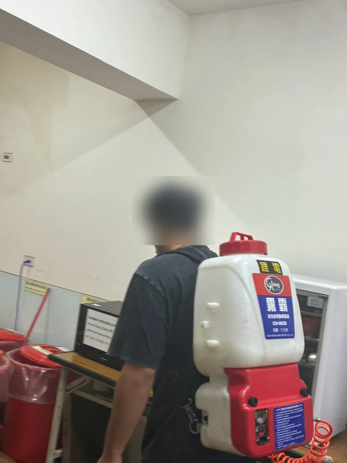 食品廠辦公區垃圾桶周邊消毒