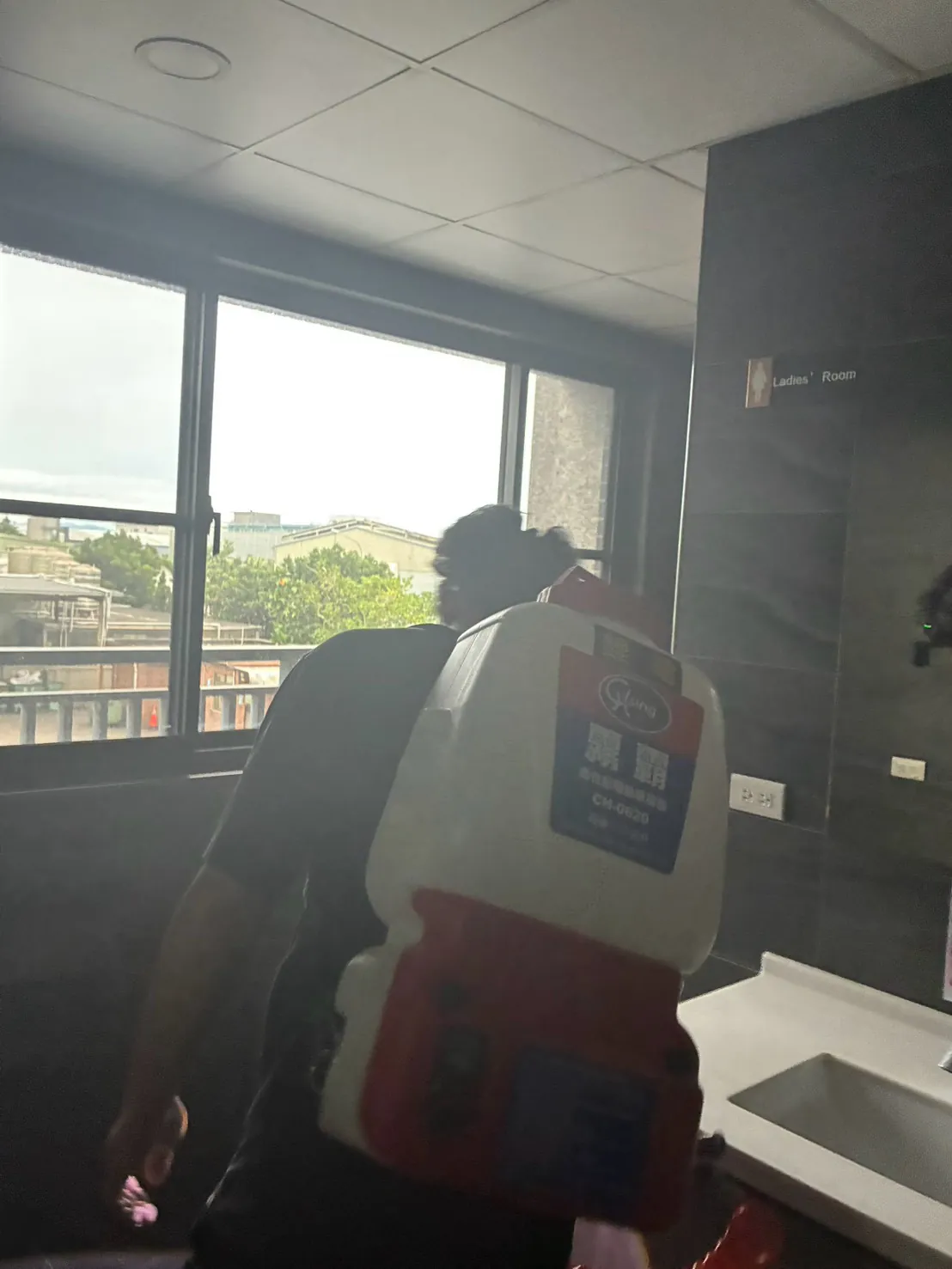 食品廠辦公室茶水台洗手槽消毒