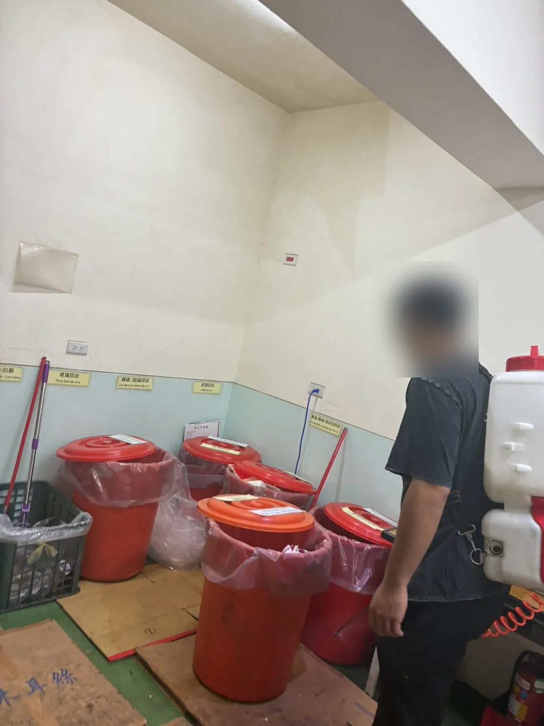 食品廠廢棄物桶放置區消毒