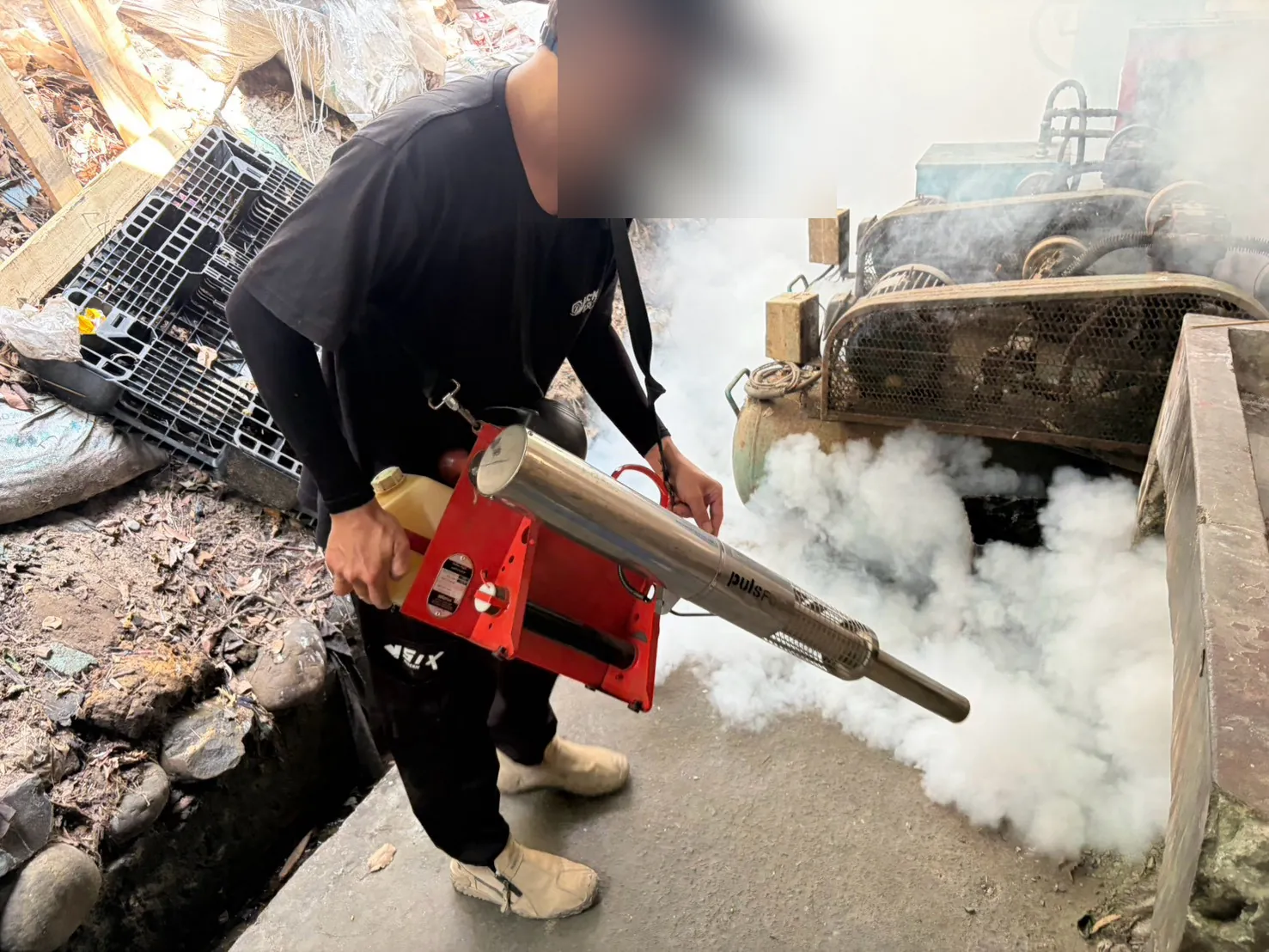 工廠外圍水溝熱煙霧消毒