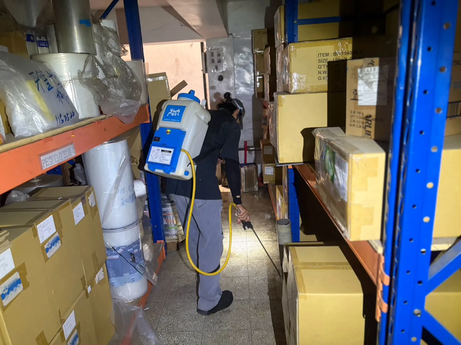 倉庫貨架底部噴藥