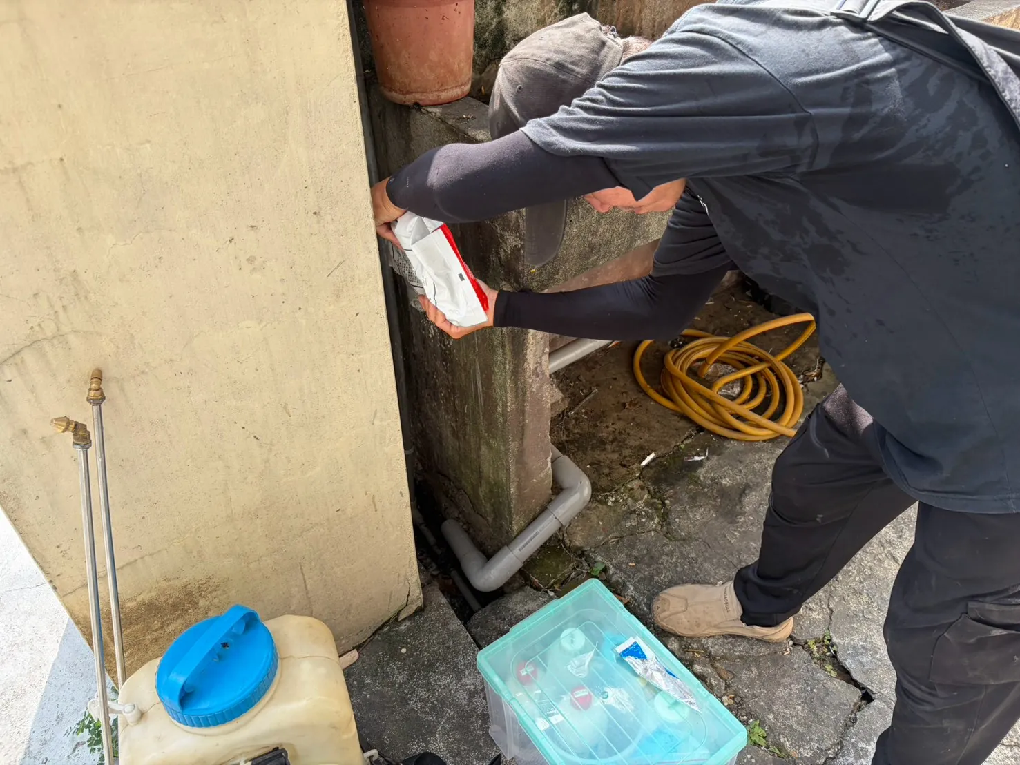 牆角排水口撒粒劑
