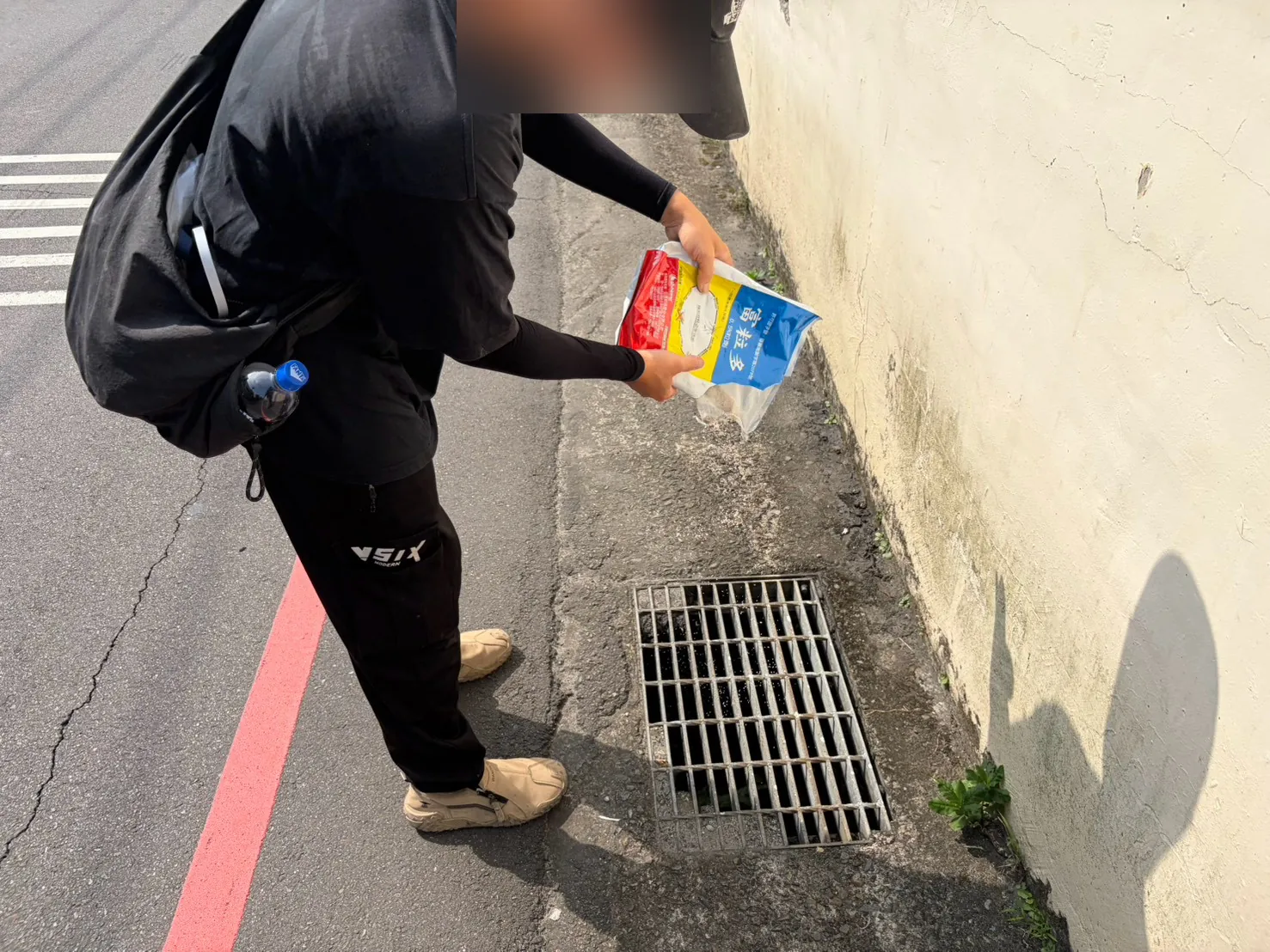 工廠外巷道水溝蓋撒粒劑