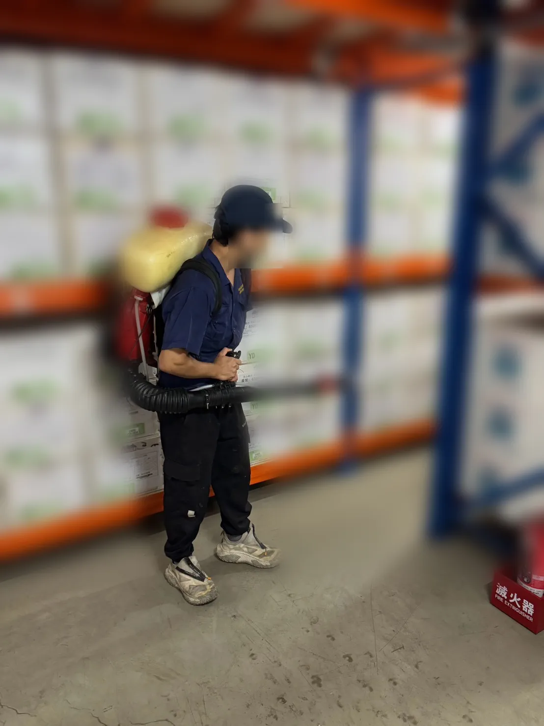 倉庫貨架中層近距離消毒