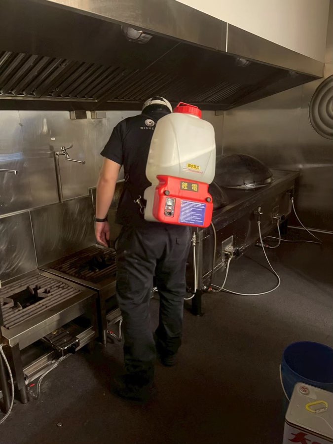 日陞消毒 餐飲廚房排油煙罩與爐台消毒